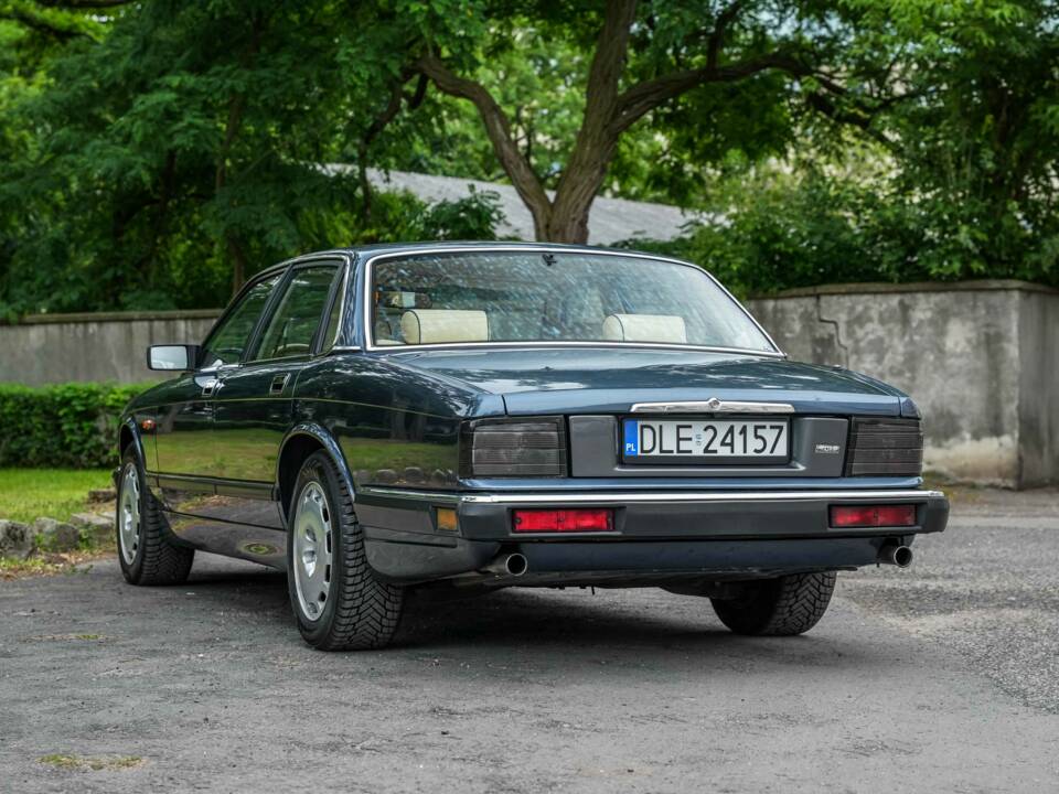 Immagine 25/55 di Jaguar XJ 40 (XJ-R) (1990)
