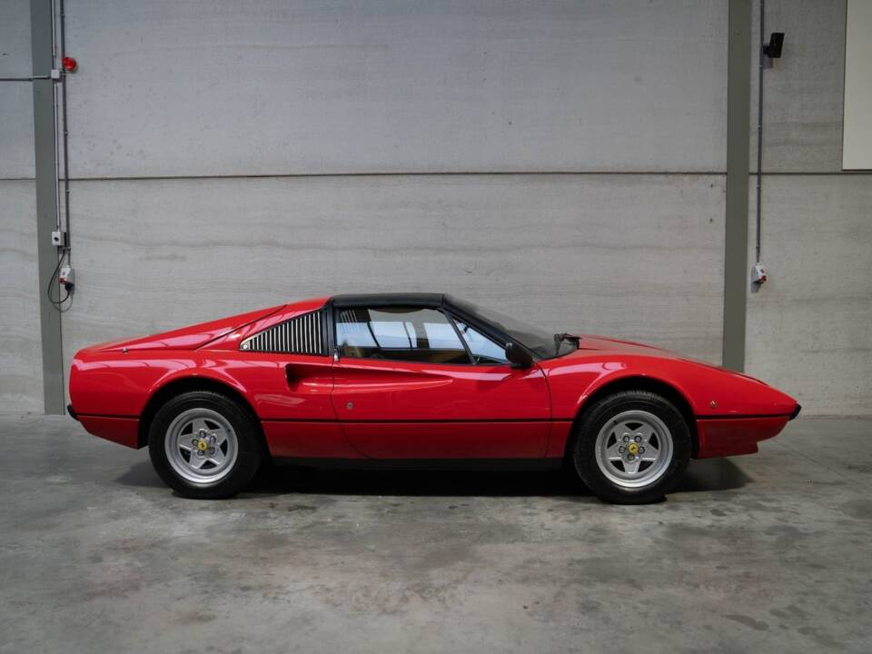 Bild 5/85 von Ferrari 308 GTSi Quattrovalvole (1985)