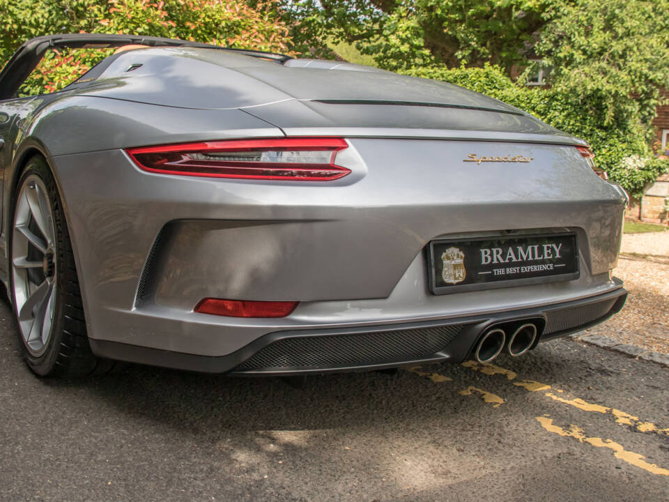 Image 14/26 of Porsche 911 Speedster (2019)