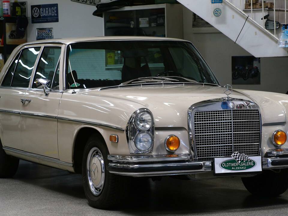 Immagine 4/27 di Mercedes-Benz 280 SE 4,5 (1971)