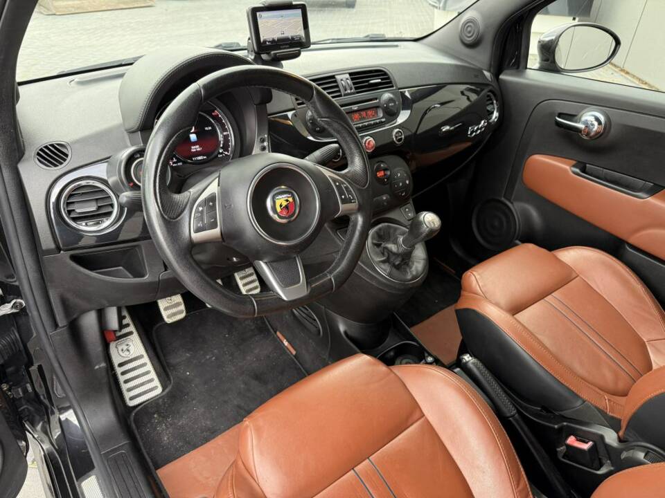 Image 16/17 of Abarth 595C (2015)