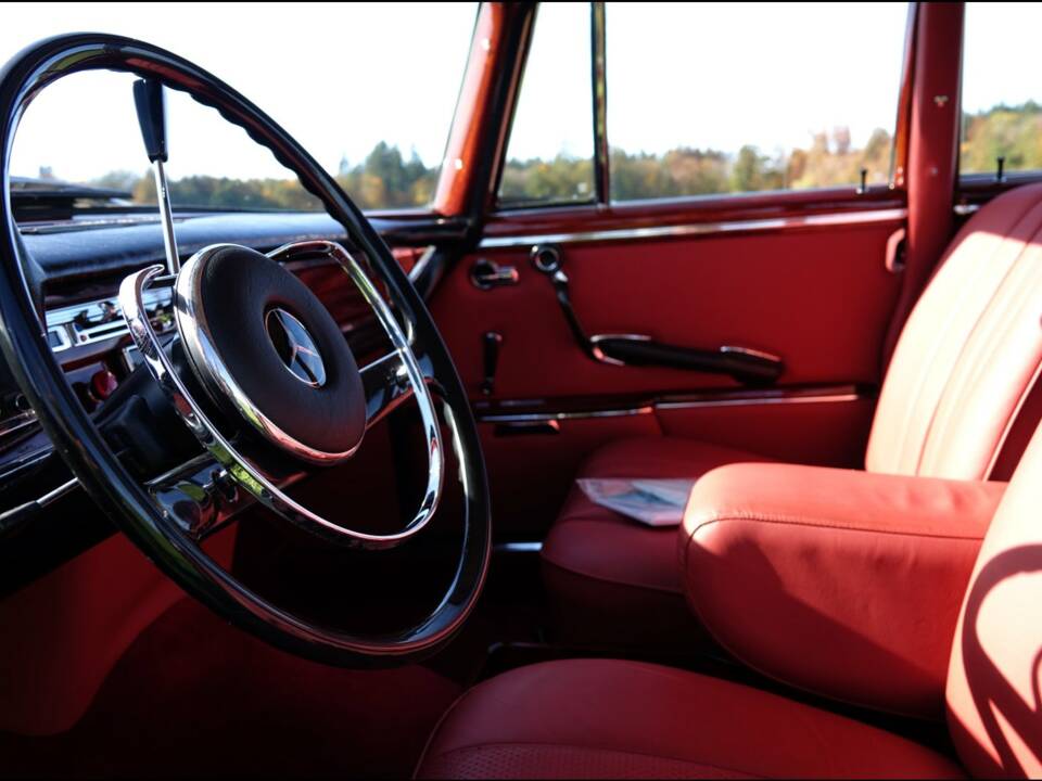 Image 8/20 of Mercedes-Benz 300 SE (1962)
