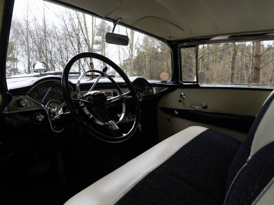 Image 11/16 of Chevrolet Bel Air Hardtop Coupe (1956)