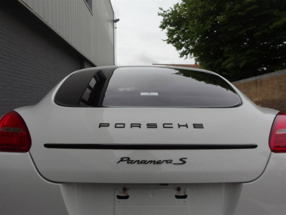 Image 19/98 of Porsche Panamera S (2010)