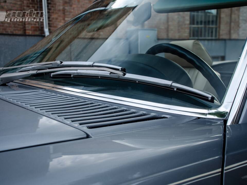 Image 18/23 of Mercedes-Benz 560 SL (1988)