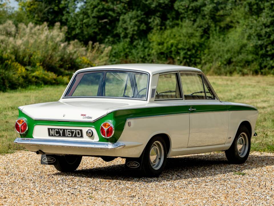 Image 3/18 of Ford Cortina GT (1966)