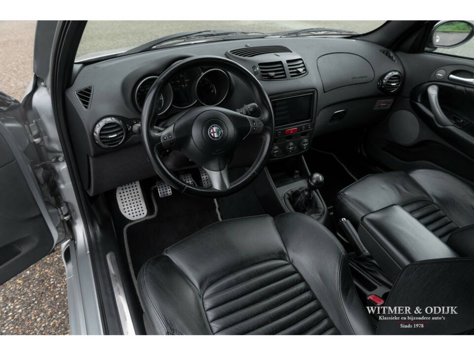 Image 4/31 of Alfa Romeo 147 3.2 GTA (2003)