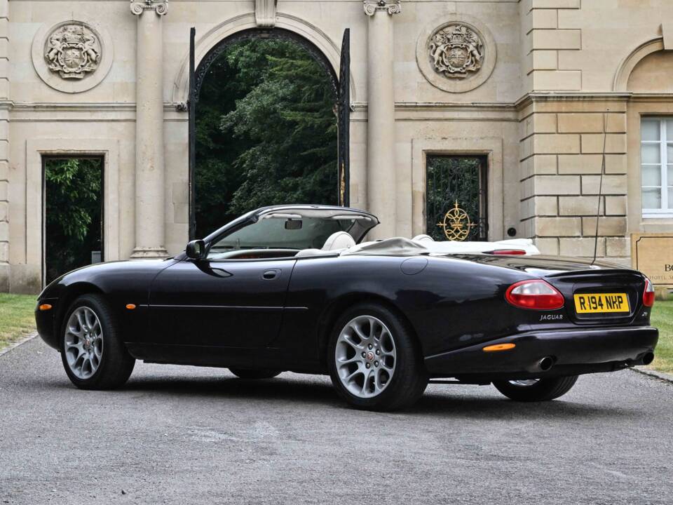 Afbeelding 3/50 van Jaguar XKR (1998)