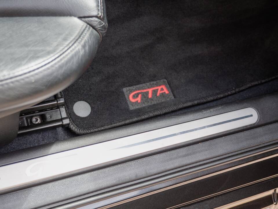 Image 32/60 of Alfa Romeo 147 3.2 GTA (2003)
