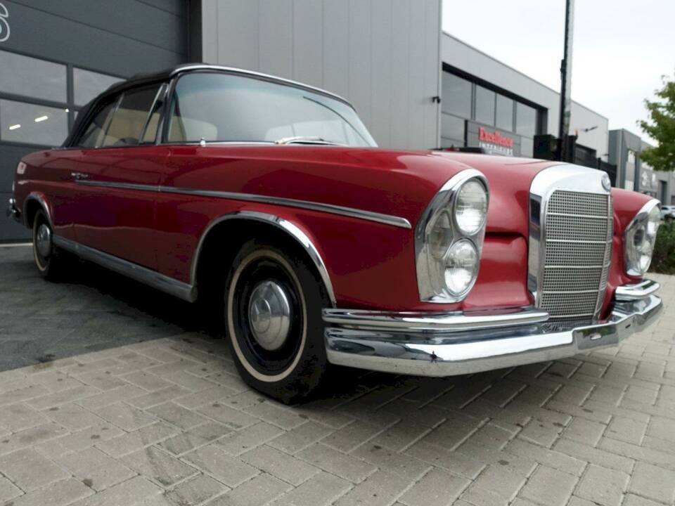 Afbeelding 6/28 van Mercedes-Benz 300 SE (1963)