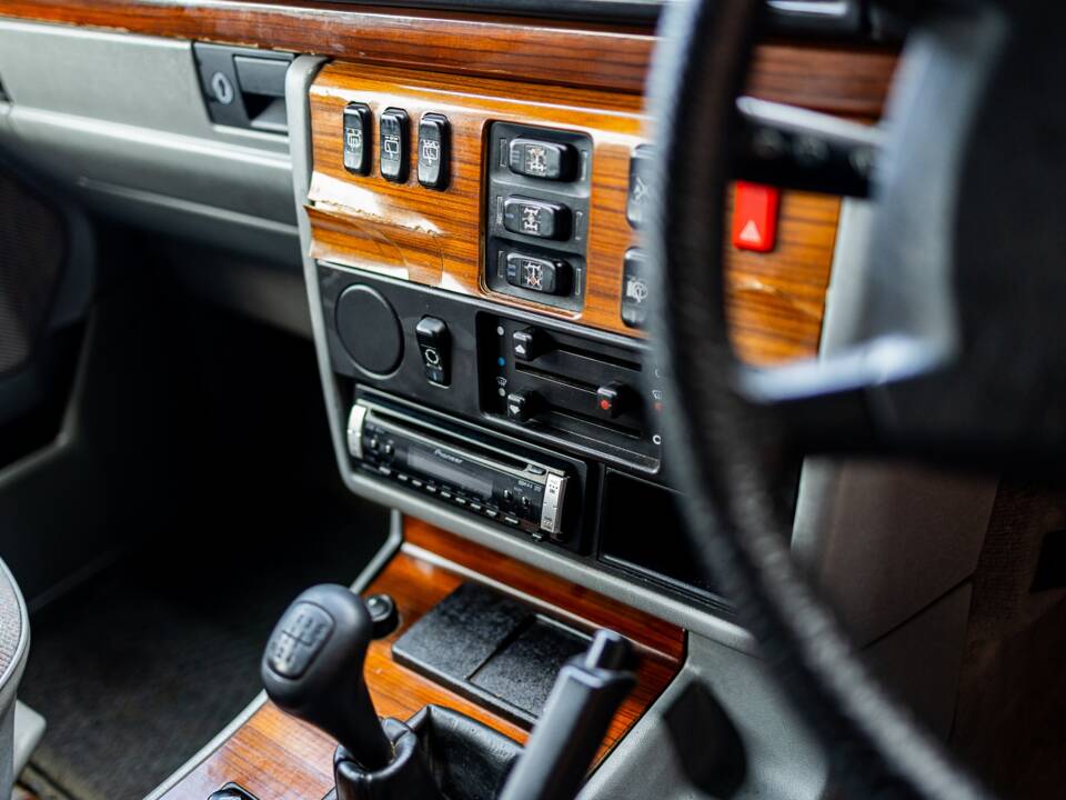 Image 19/32 of Mercedes-Benz 300 GD (kurz) (1992)