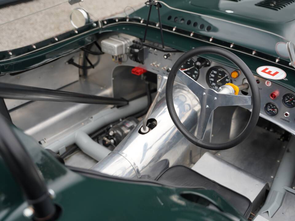 Image 12/50 of Lister Knobbly (1959)