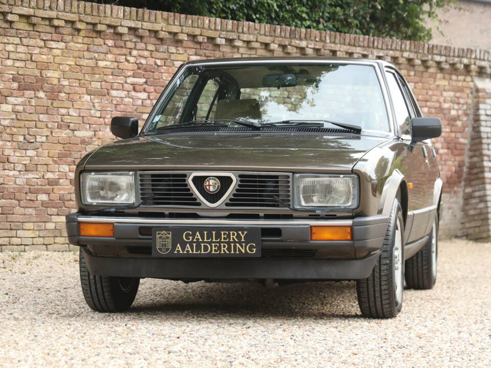 Bild 31/50 von Alfa Romeo Alfetta 2.0 (1984)