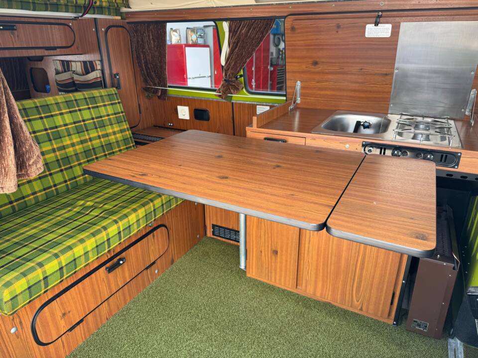 Image 91/100 of Volkswagen T2b Westfalia (1979)