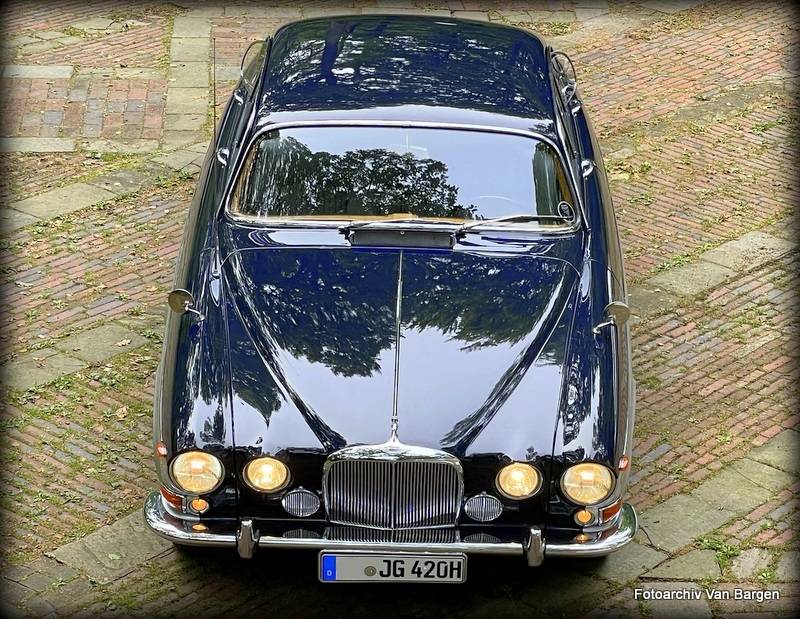 Image 19/40 of Jaguar 420 G (1969)