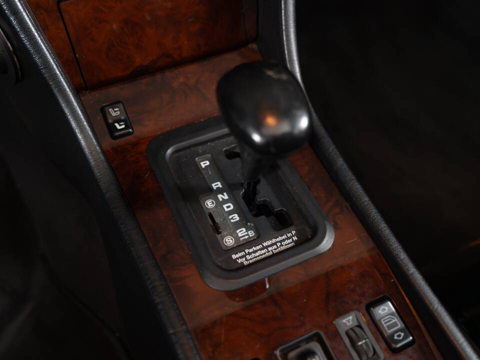 Bild 30/38 von Mercedes-Benz 500 E (1992)
