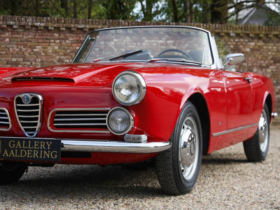 Image 35/50 of Alfa Romeo 2600 Spider (1962)