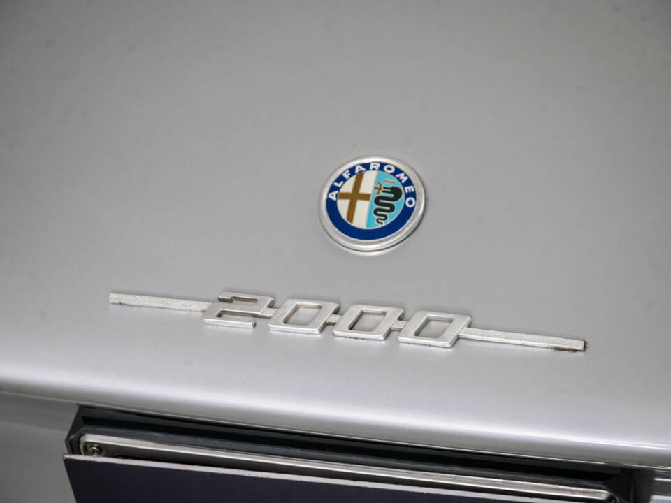 Image 37/50 of Alfa Romeo 2000 GT Veloce (1975)