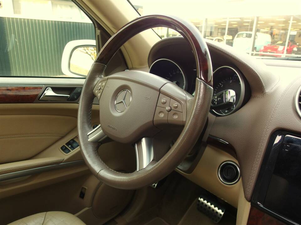 Bild 34/98 von Mercedes-Benz GL 450 4MATIC (2007)