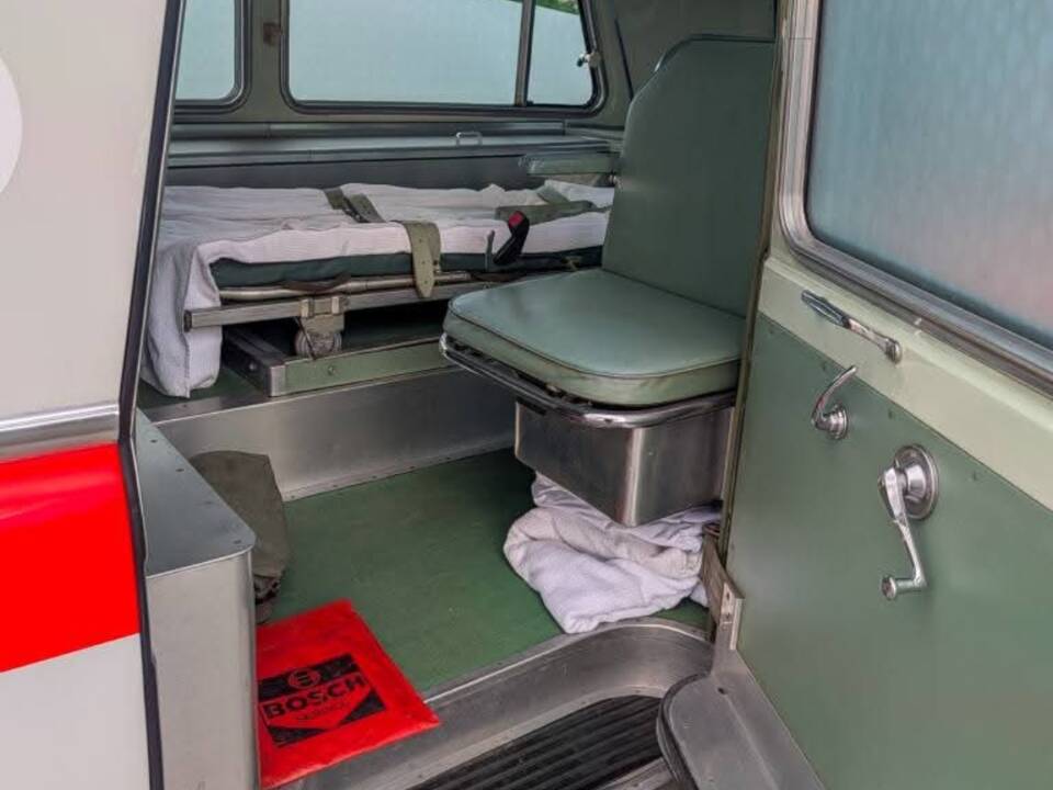 Image 44/51 of Cadillac Ambulance Carrosserie Köng (1964)