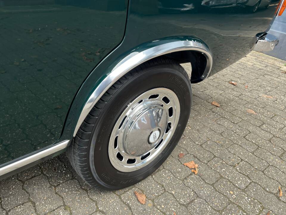 Image 25/88 of Audi 100 LS (1970)