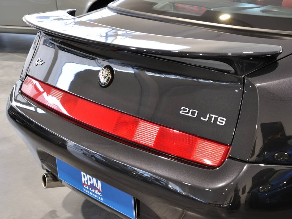 Immagine 15/39 di Alfa Romeo GTV 2.0 JTS (2005)