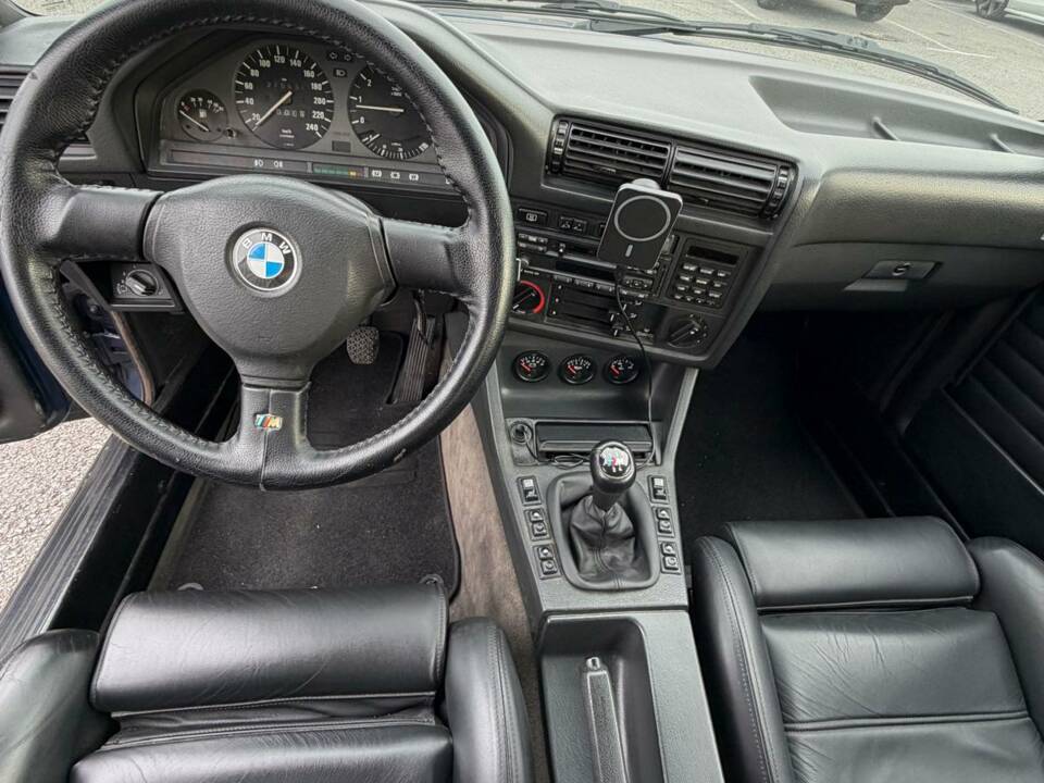 Bild 16/55 von BMW 320i (1991)