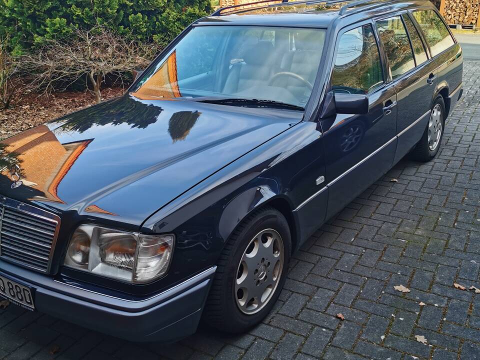 Bild 8/20 von Mercedes-Benz E 320 T (1995)