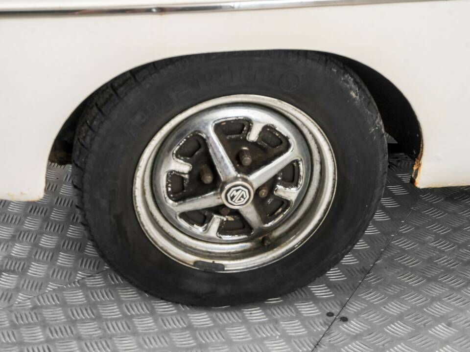 Afbeelding 30/50 van MG MGB GT (1972)