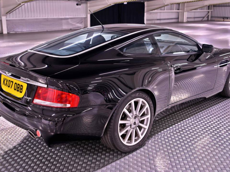 Bild 10/50 von Aston Martin V12 Vanquish S Ultimate Edition (2007)