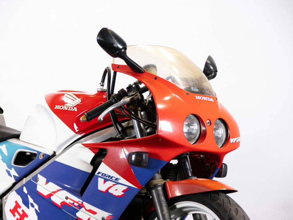 Immagine 24/45 di Honda VFR 400 R (1992)