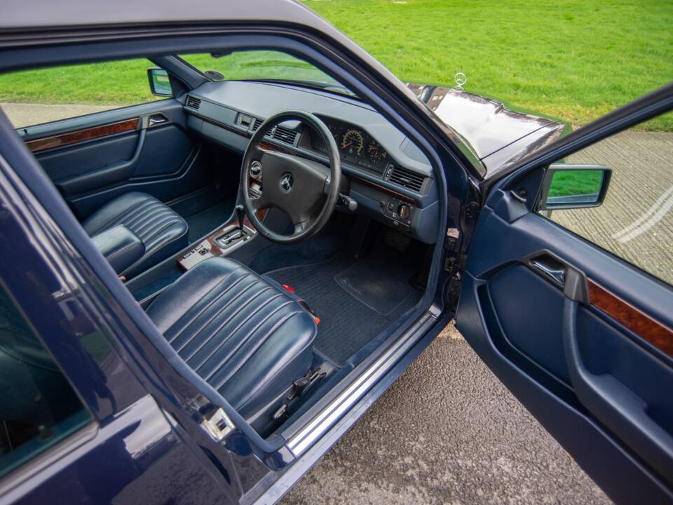 Bild 9/26 von Mercedes-Benz 300 TE (1992)