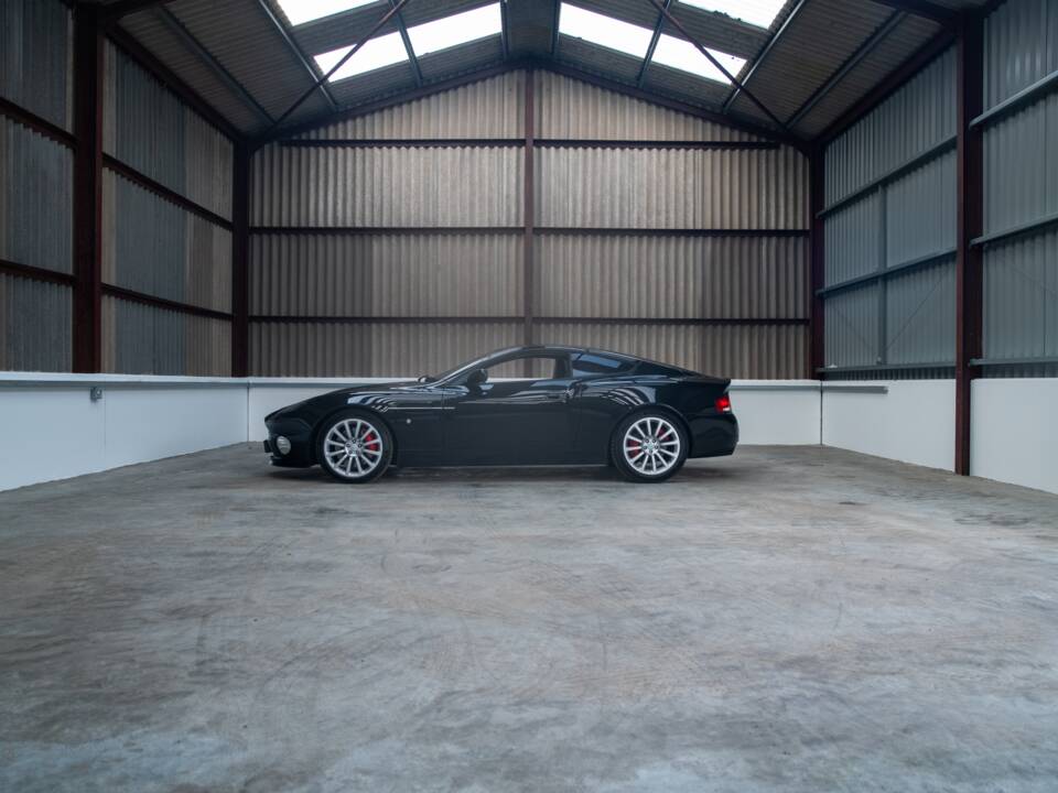 Image 33/50 de Aston Martin V12 Vanquish (2004)