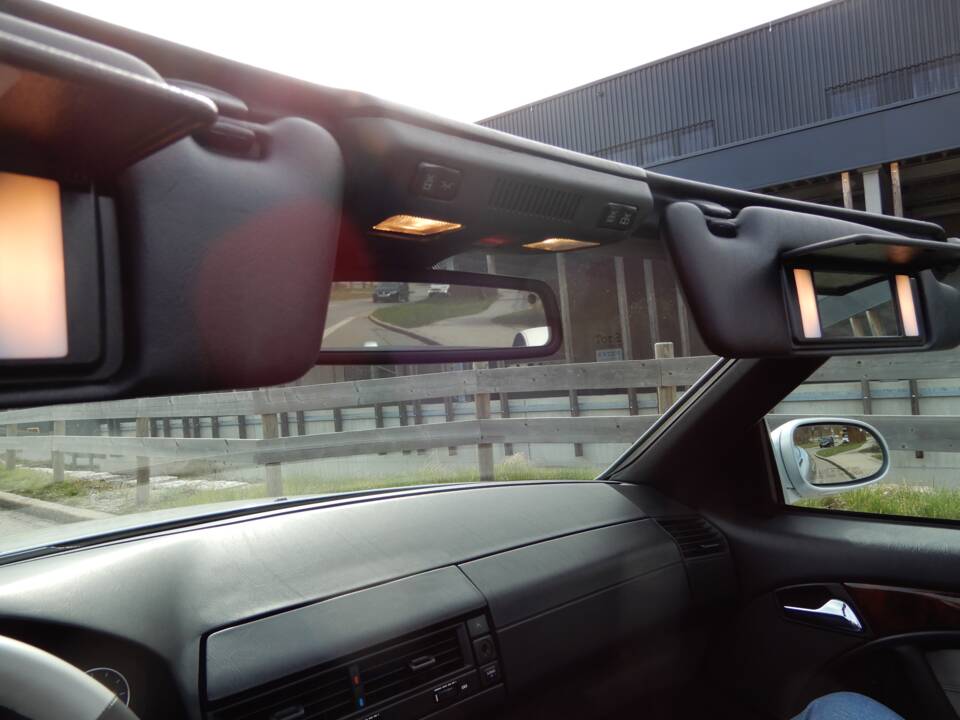 Image 25/25 of Mercedes-Benz SL 500 (2000)