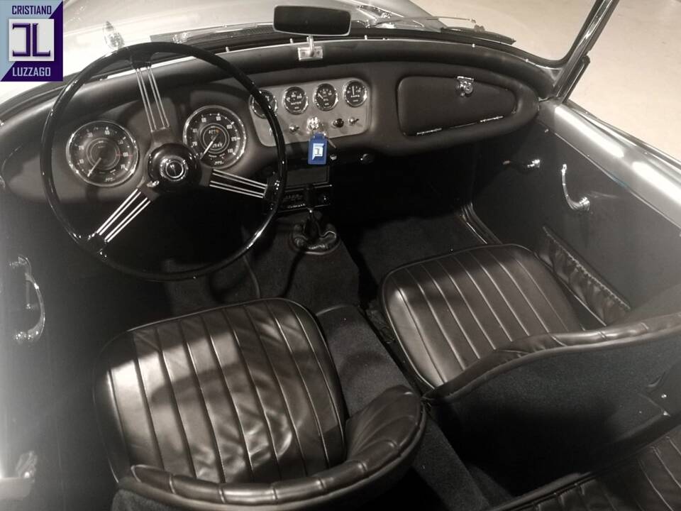 Image 23/37 of Daimler SP 250 (1960)