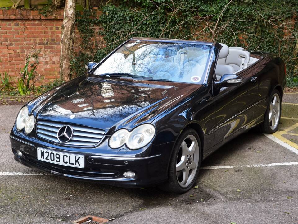 Image 1/46 de Mercedes-Benz CLK 500 (2004)