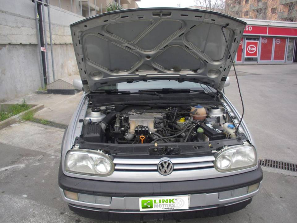 Image 7/10 de Volkswagen Golf III Cabrio 1.6 (1997)