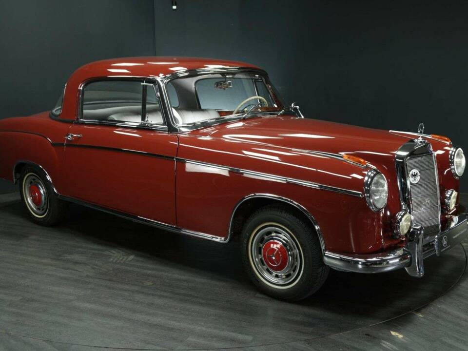 Imagen 7/50 de Mercedes-Benz 220 S (1957)