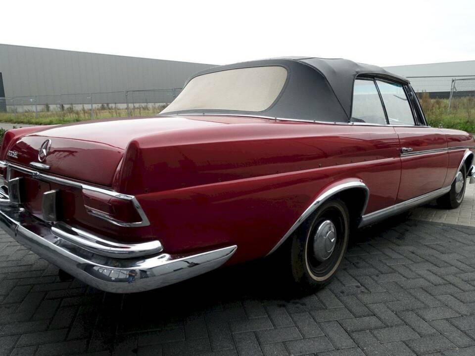 Afbeelding 9/28 van Mercedes-Benz 300 SE (1963)