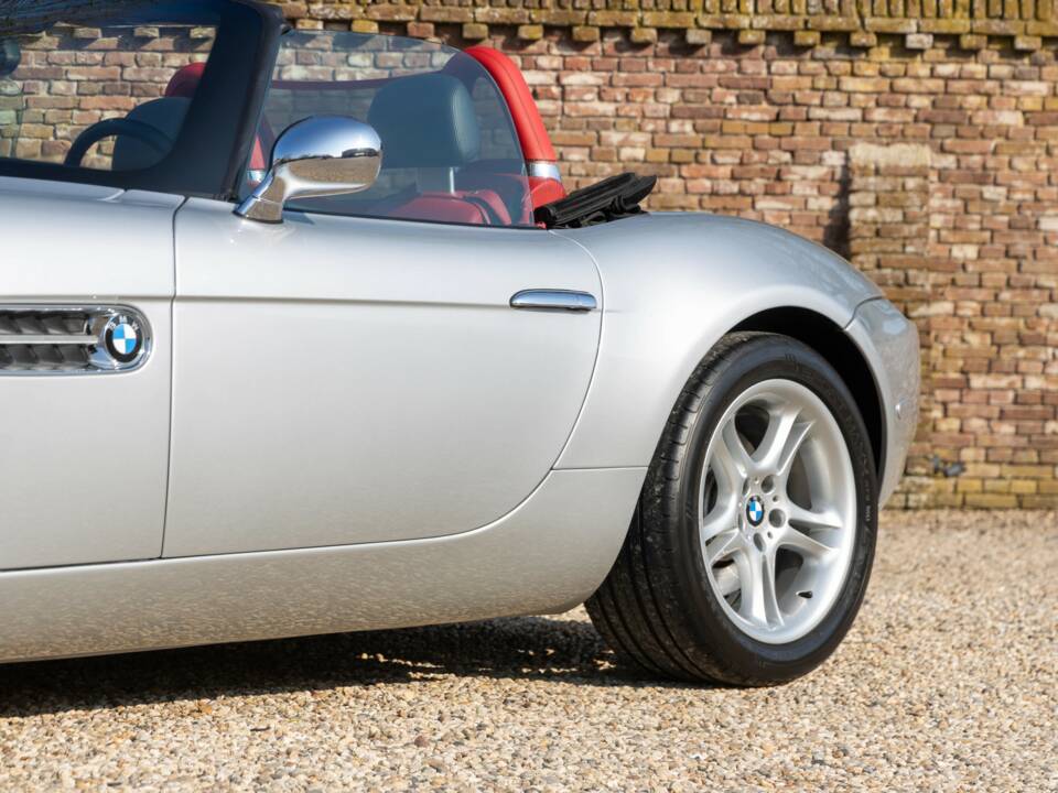 Image 34/50 of BMW Z8 (2002)