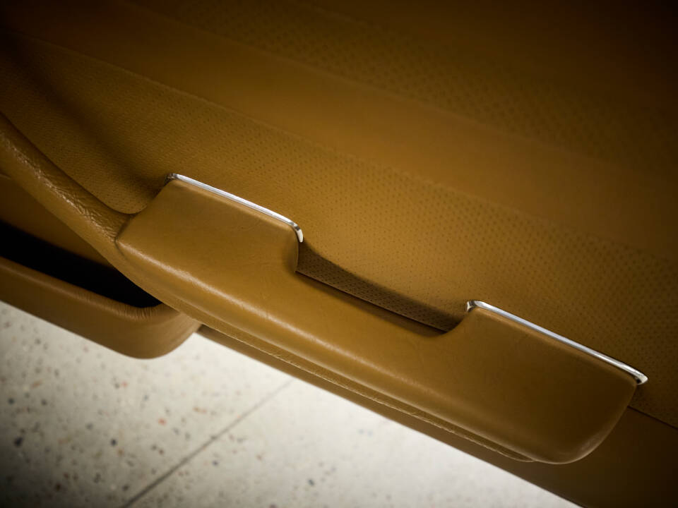Image 75/99 of Mercedes-Benz 300 SL (1987)