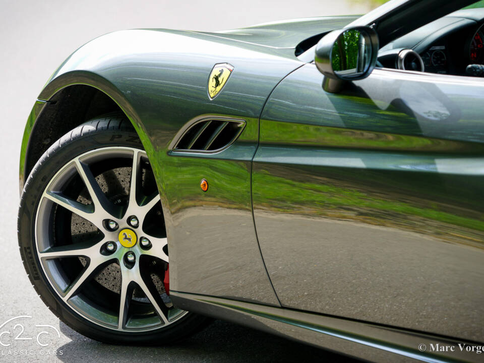 Image 66/85 de Ferrari California (2010)