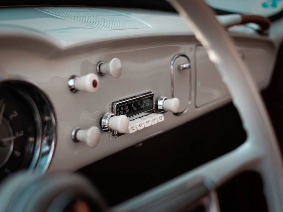 Immagine 33/69 di Volkswagen Karmann Ghia 1200 (1958)