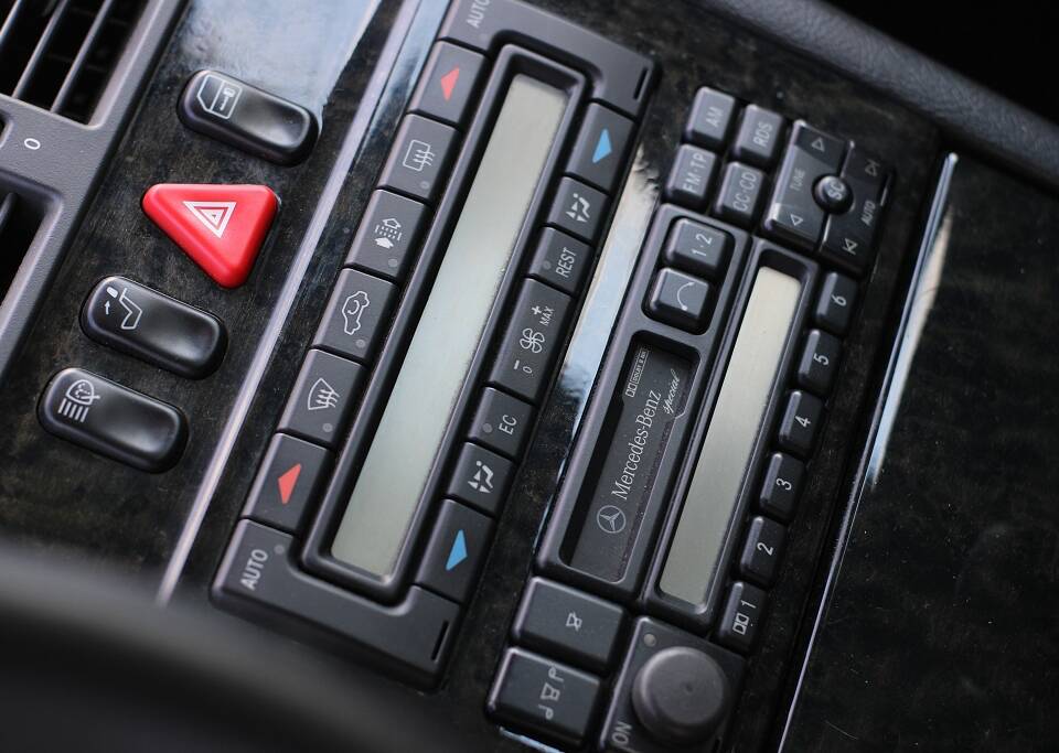 Bild 8/11 von Mercedes-Benz E 280 (1998)