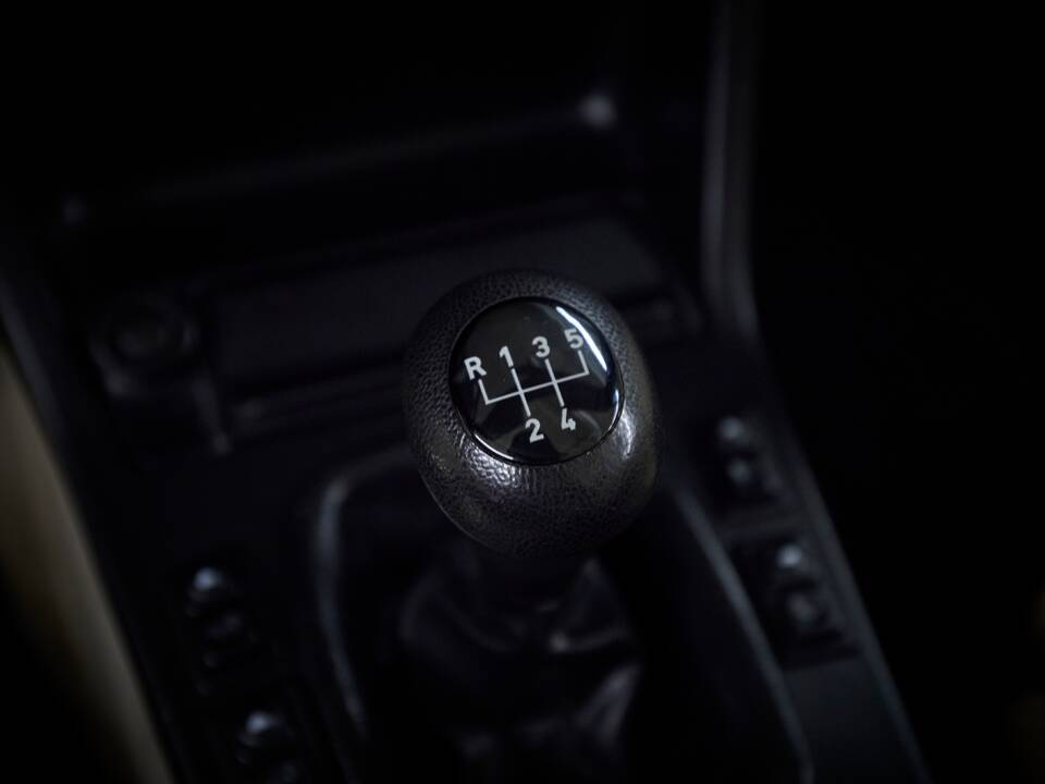 Image 62/90 of BMW 325i (1987)