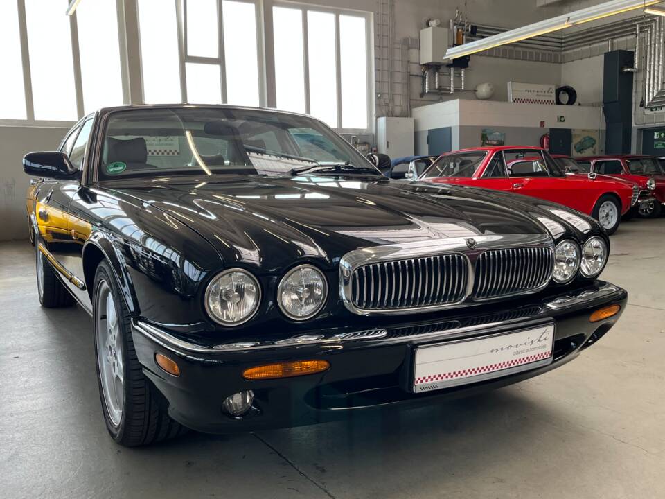 Image 29/50 of Jaguar XJ 8 Sovereign (2000)