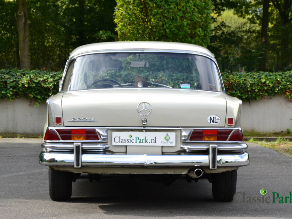 Image 4/50 of Mercedes-Benz 200 (1965)