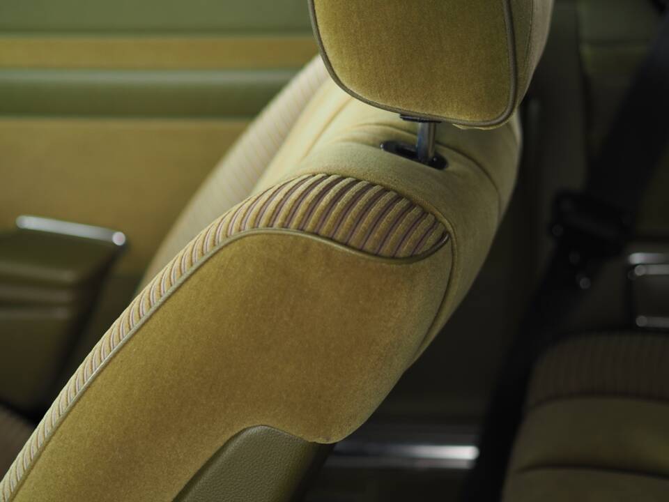 Image 66/66 of Mercedes-Benz 450 SLC (1977)