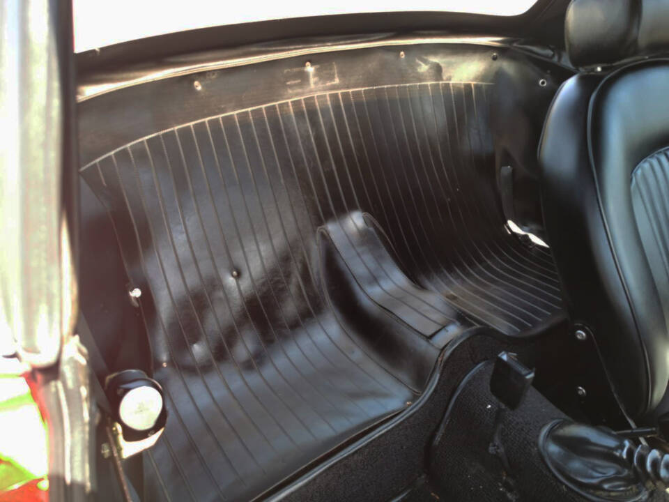 Image 19/33 of Alfa Romeo Spider 1300 (1976)
