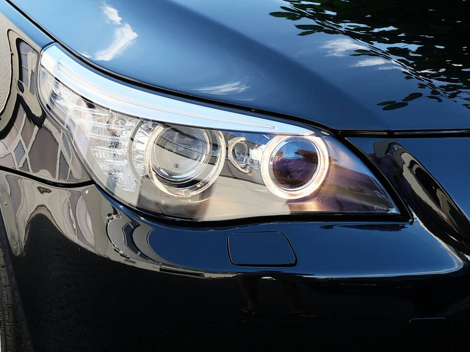 Image 12/51 of BMW M5 (2007)